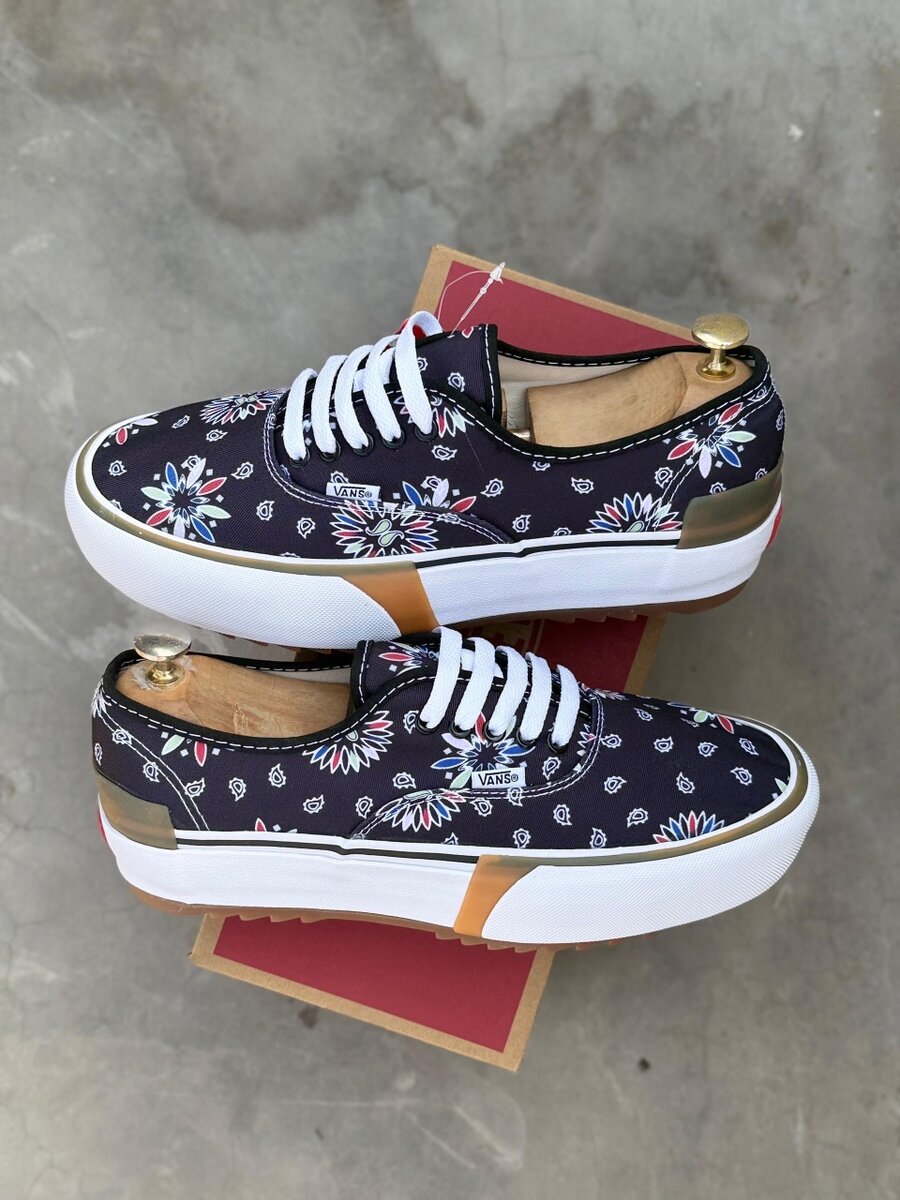 Vans Chaussures Basses Bleu Fleurs
