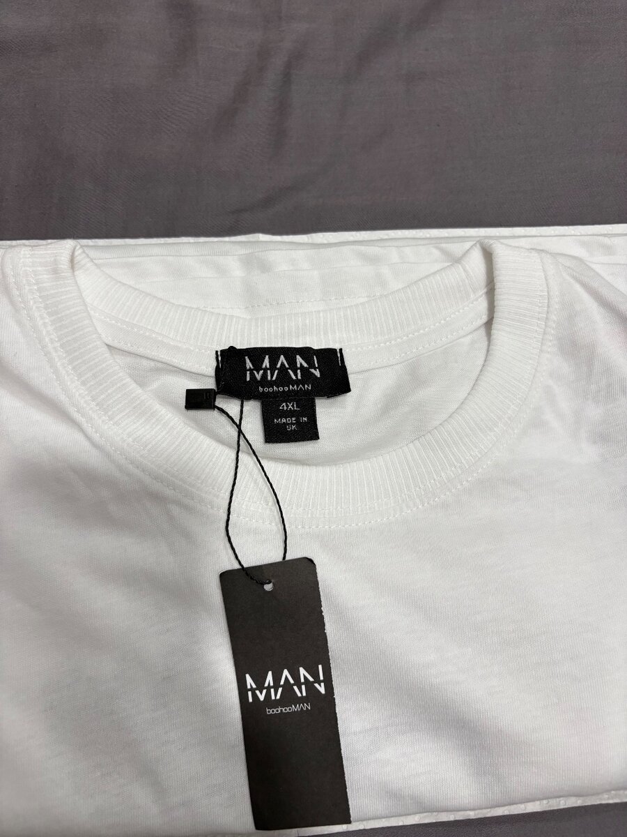 T-shirt blanc avec motif floral