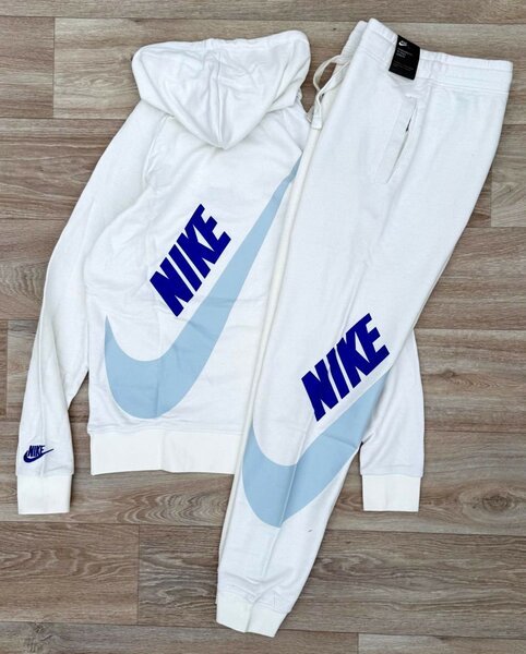 Ensemble de sport Nike coloré