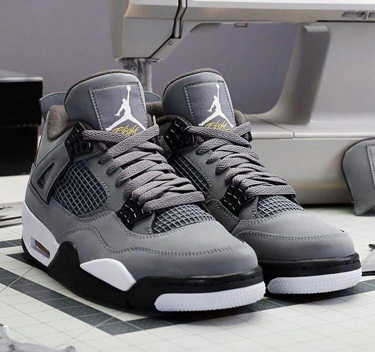 AIR JORDAN 4