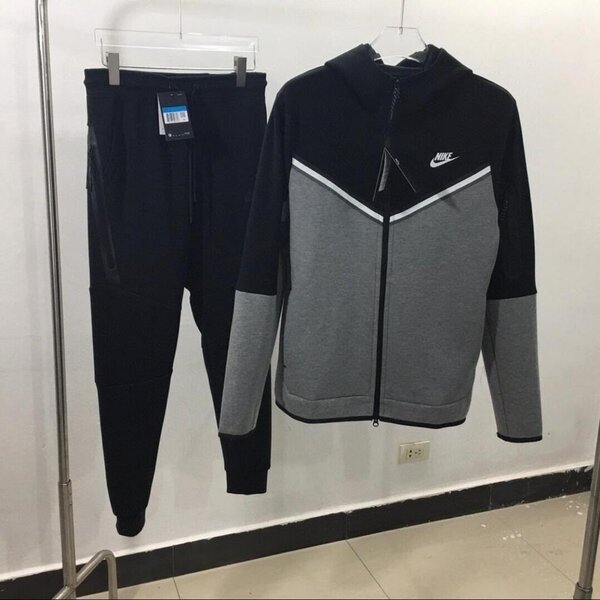 UNISEX NIKE TRACKSUIT