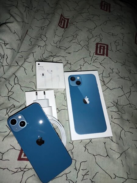 iPhone 13 Bleu avec Chargeur