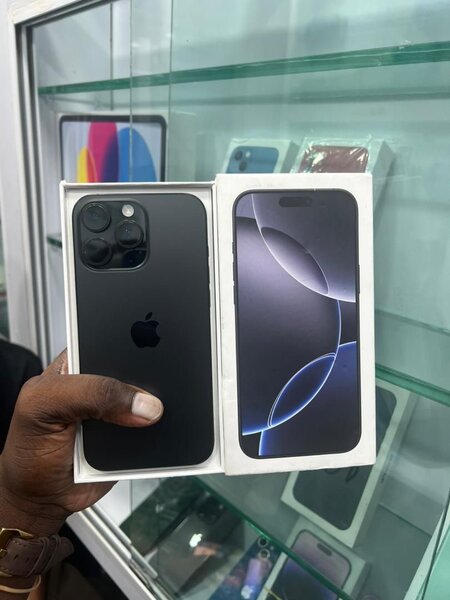 iPhone 16 Pro Max Noir