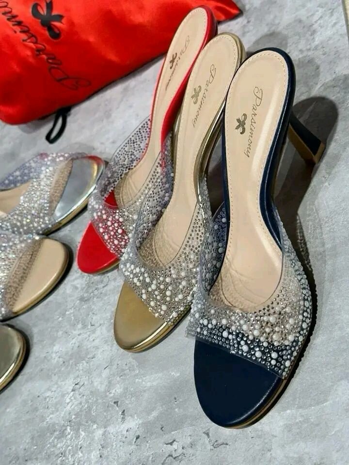 Sandales et escarpins élégants