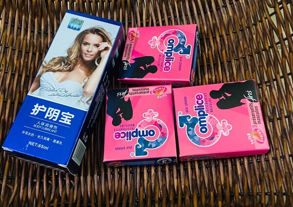 9 préservatifs + 1 lubrifiant