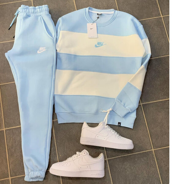 Costume de sport Nike élégant