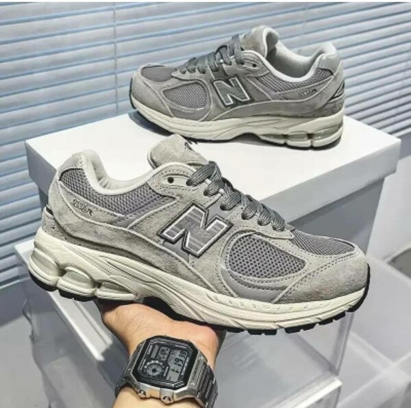 Baskets en daim gris confort