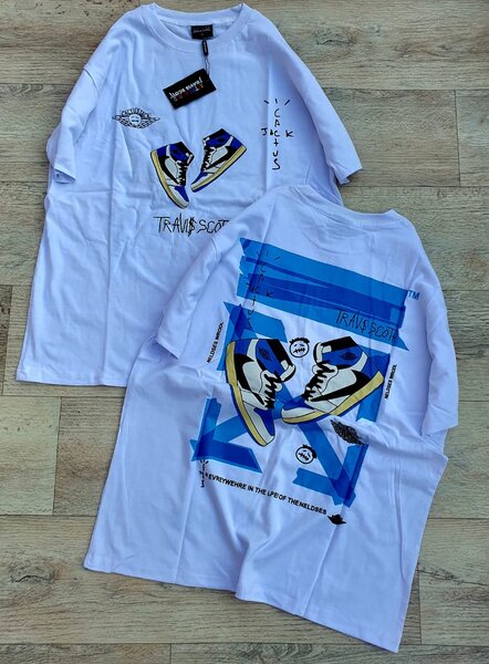 T-shirt imprimé sneakers