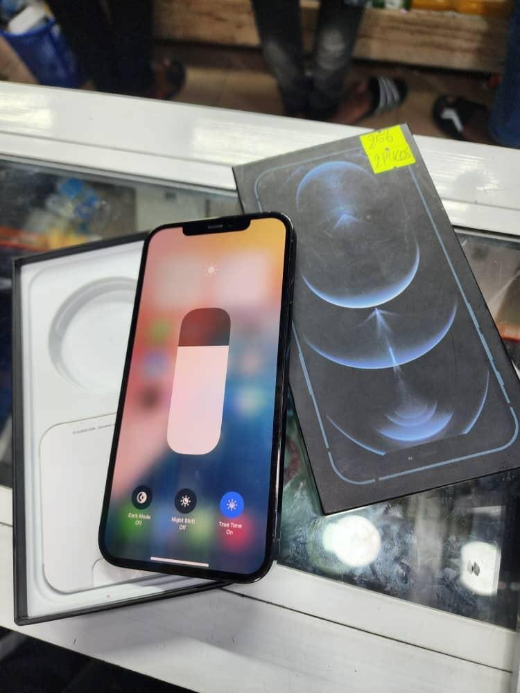 12 pro max casiment neuf avec