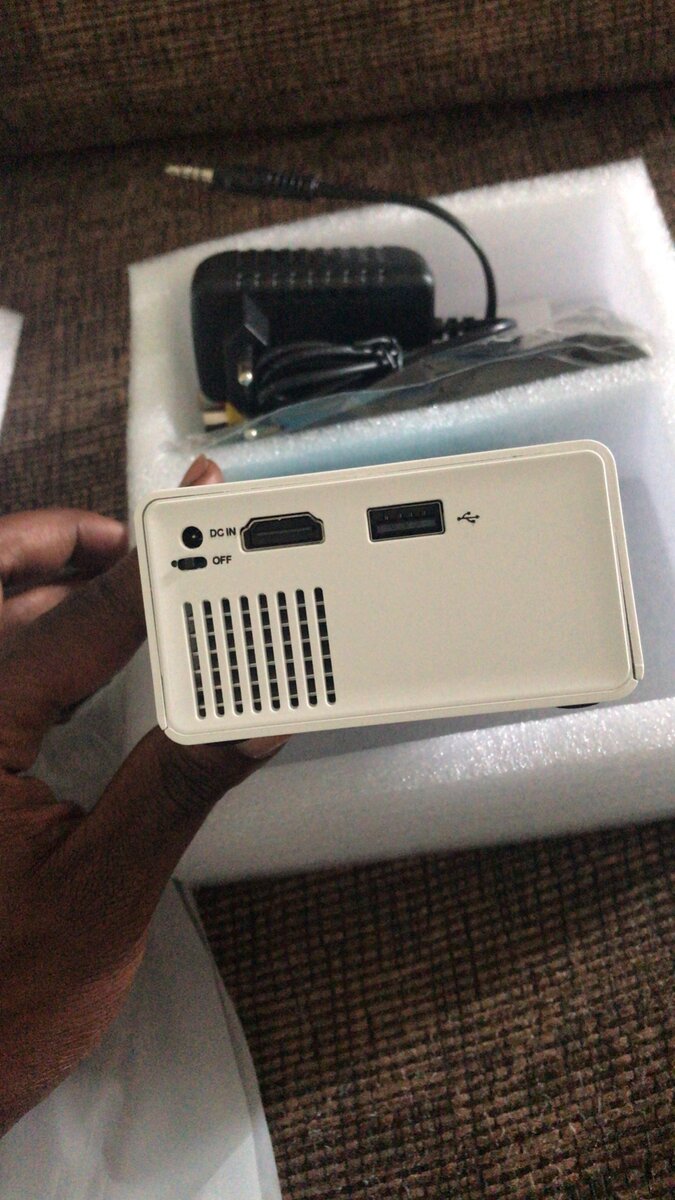 YG300 mini projector
