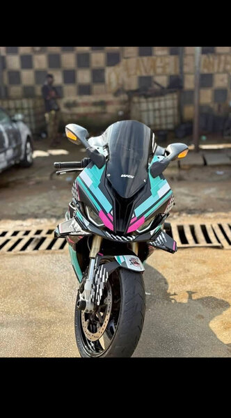 Moto sportive haute performance