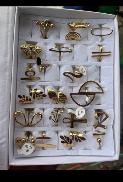 Bague élégante dorée