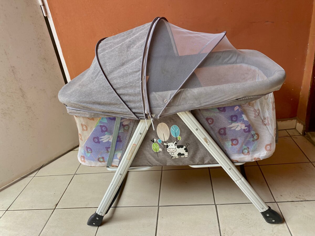 Berceau bébé avec moustiquaire