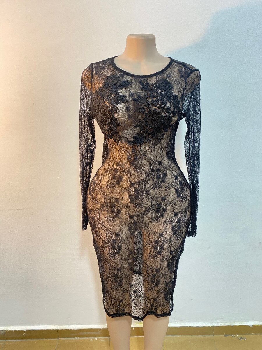 Robe en dentelle transparente élégante
