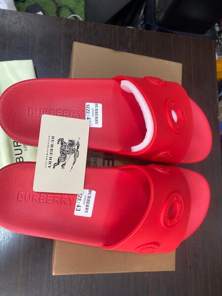 Sandales rouges homme Burberry