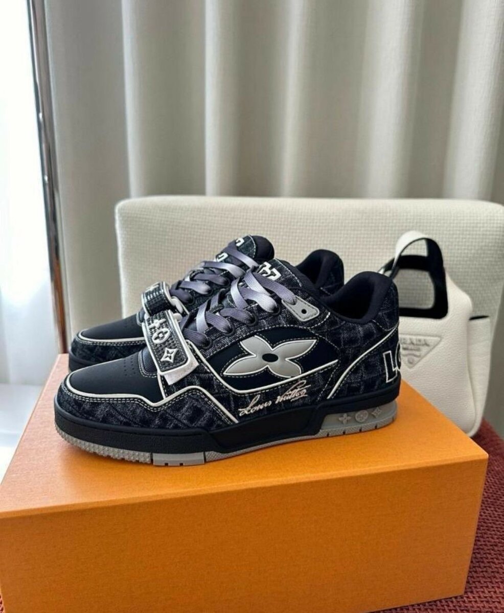 LOUIS VUITTON CLASSIC