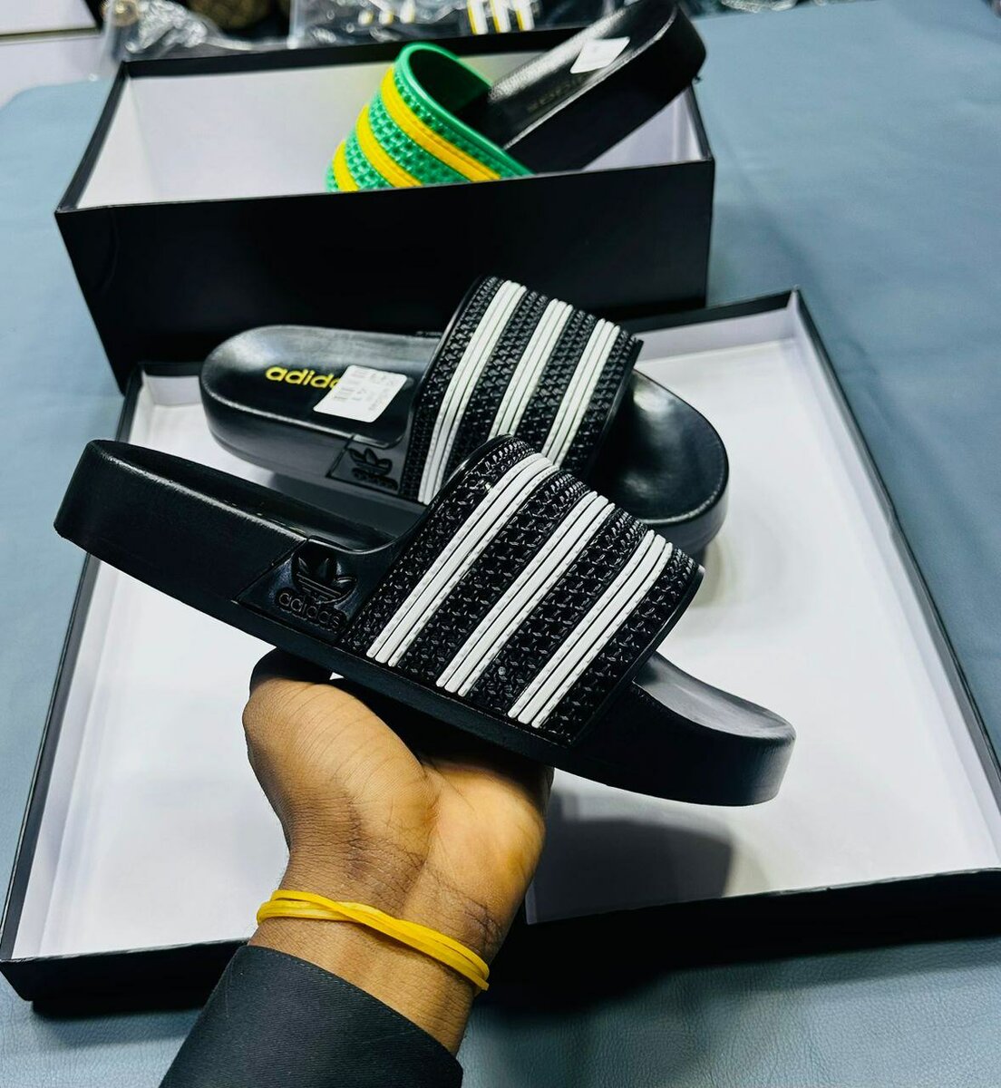 ADIDAS SLIDES