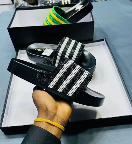 ADIDAS SLIDES