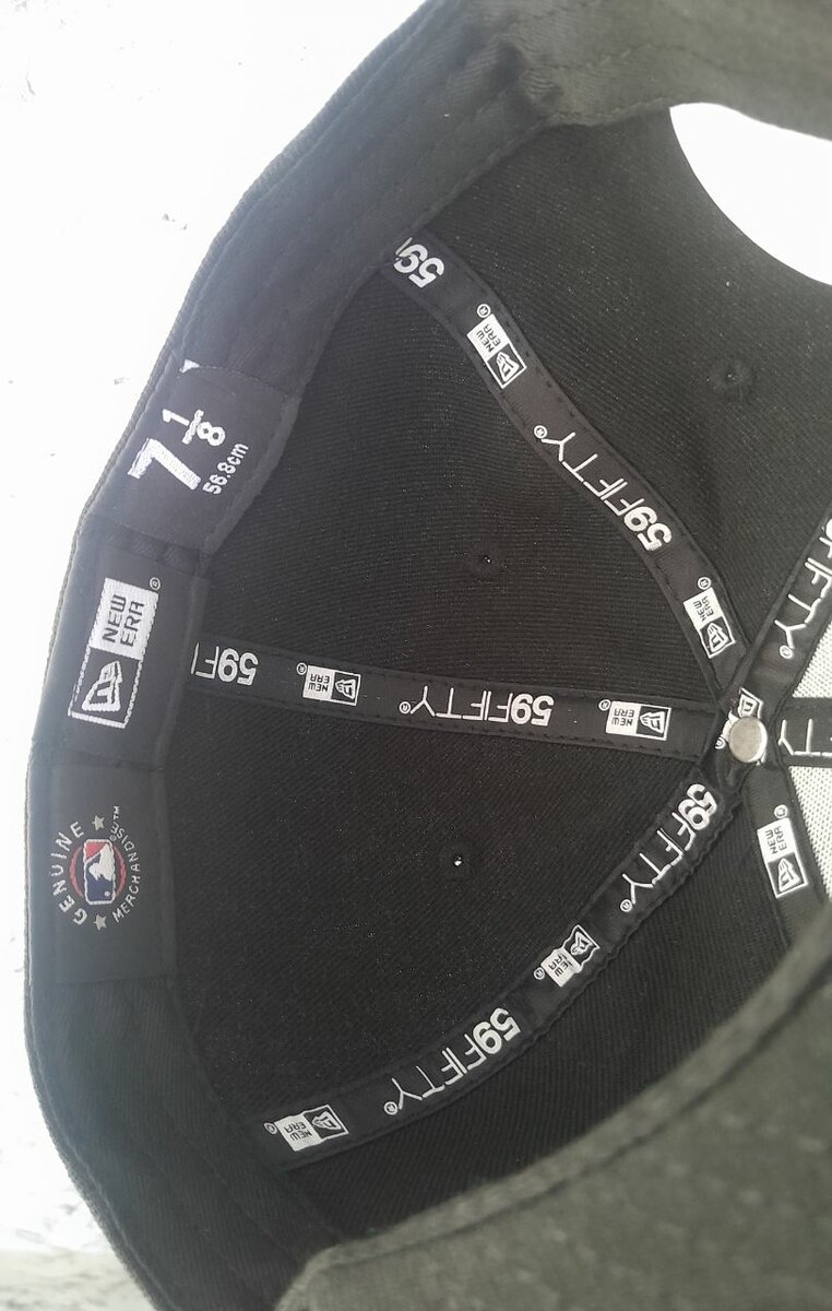 Casquette noire brodée