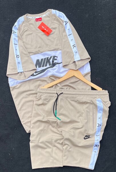 Ensemble sport Nike beige