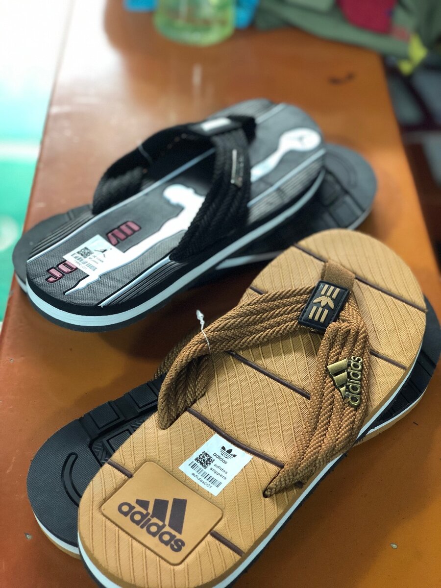 Sandales ADIDAS & JORDAN