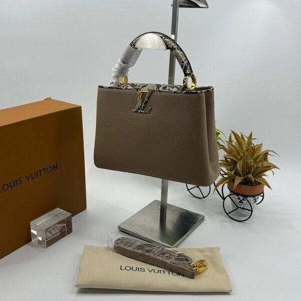 LOUIS VUITTON HANDHELD BAG