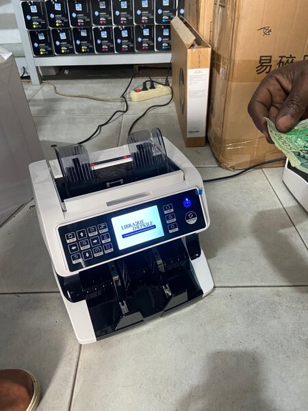 Compteur de billets multi-devises