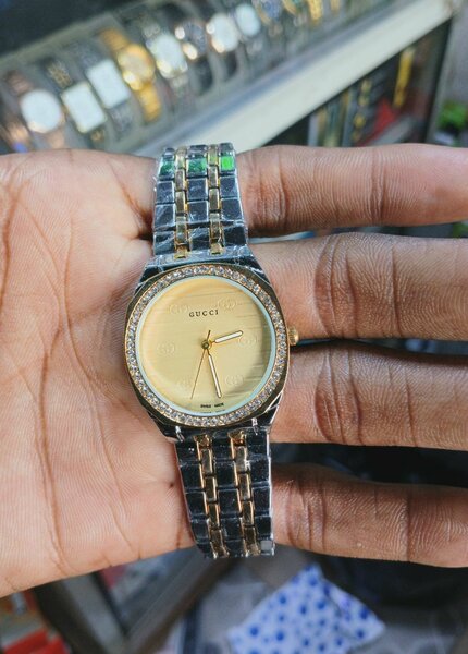 Montre chic femme Gucci