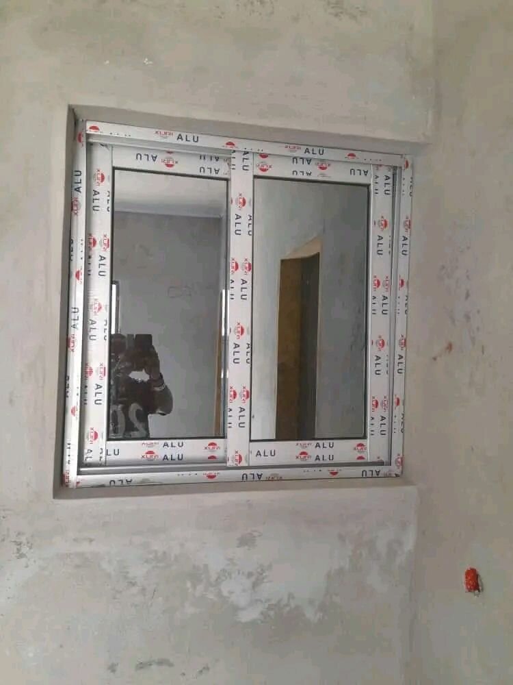 Fenêtre coulissante en aluminium