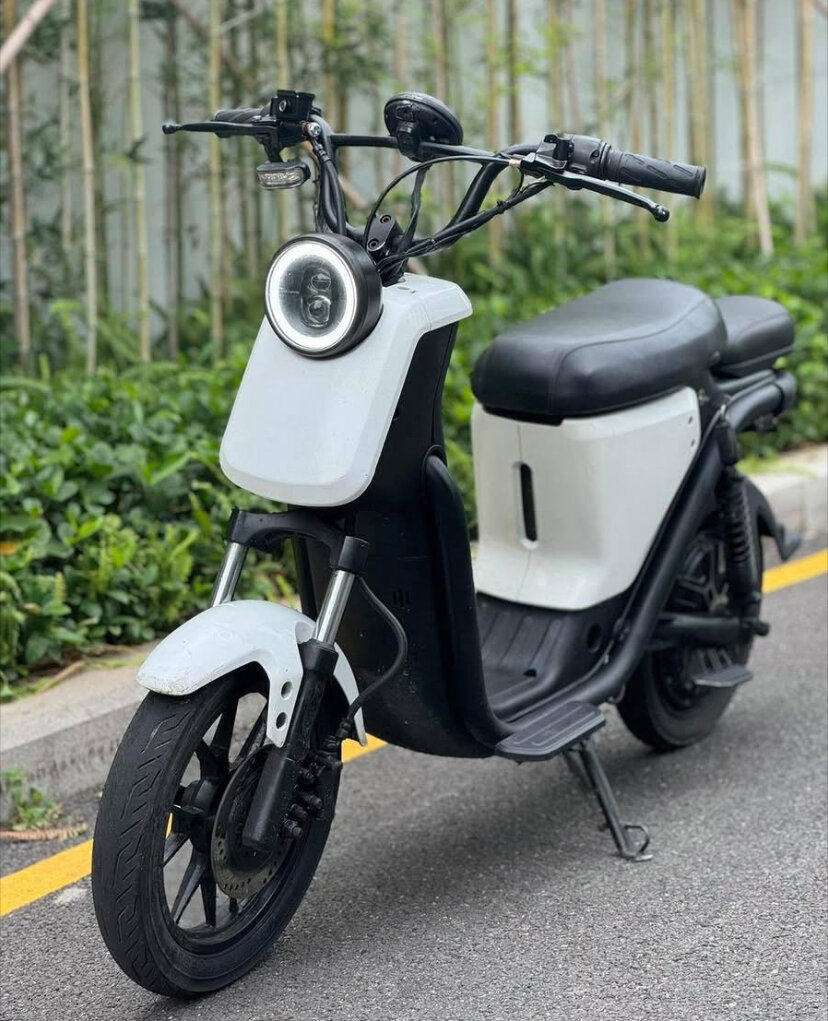 Scooter électrique moderne