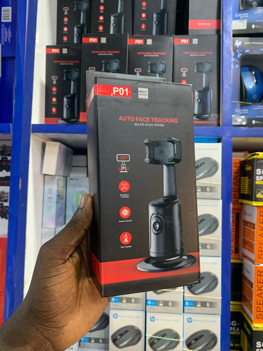 Auto face tracking holder