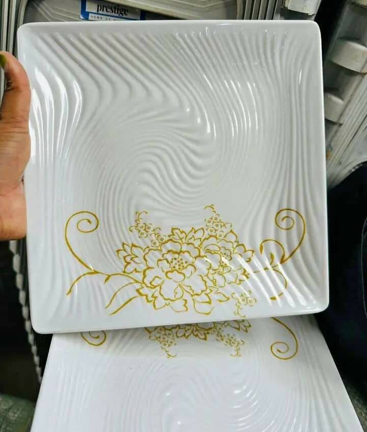 Assiettes décoratives en porcelaine