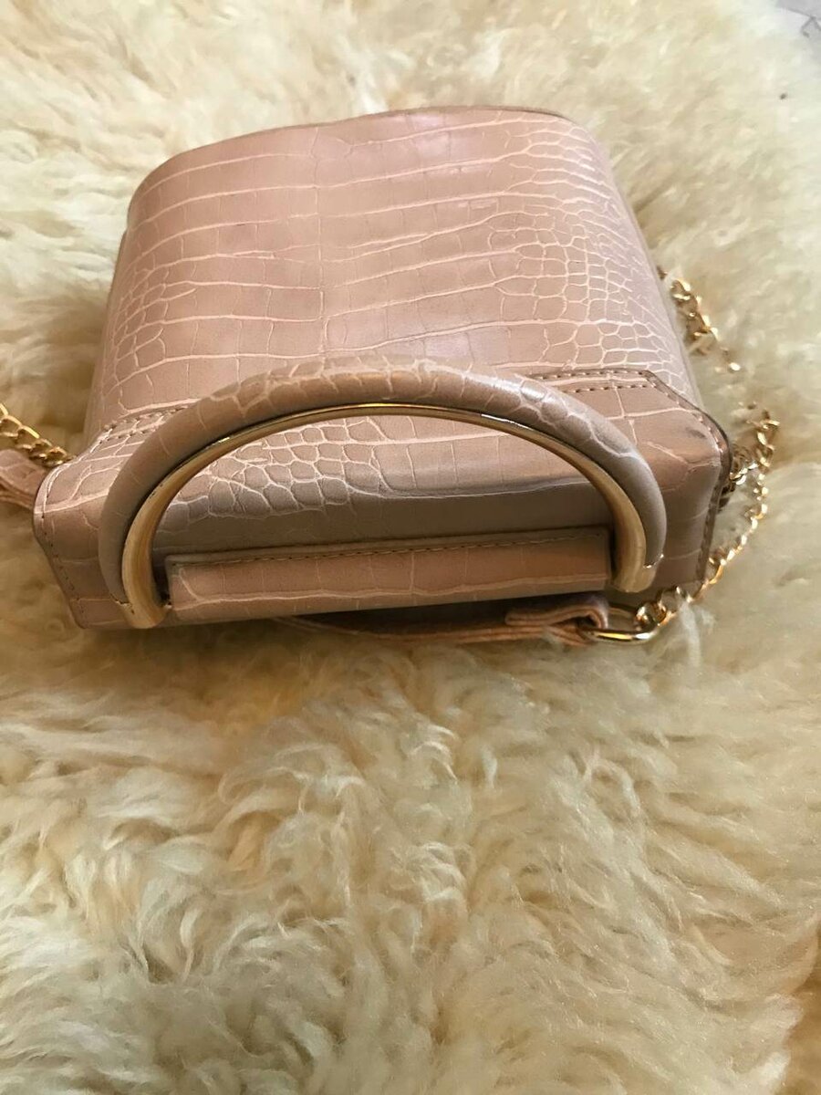 Cute little camel cloured bag with gold detailing