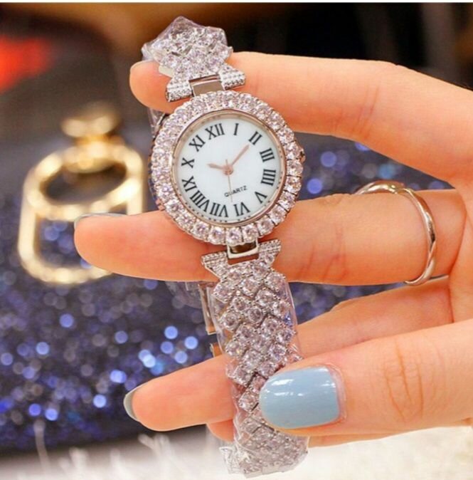 Montre élégante femme strass