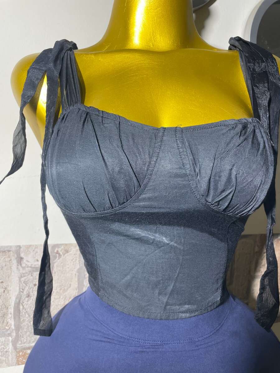 Top ajusté à nouer