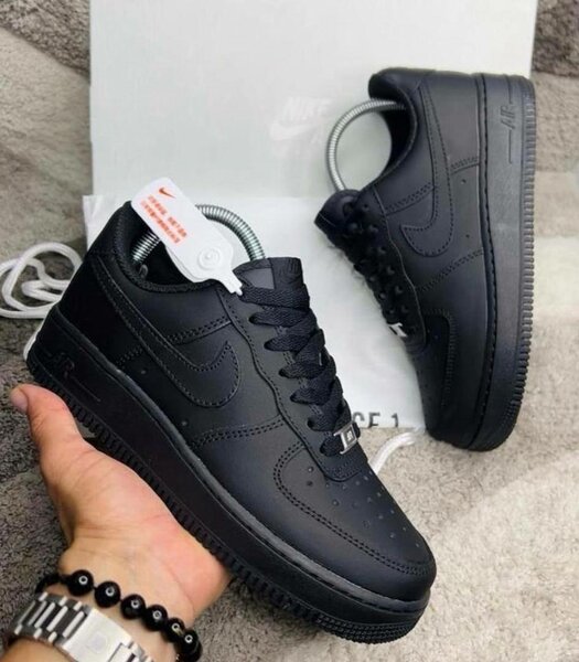 Basket noires en cuir élégantes