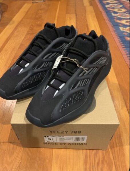 adidas Yeezy 700