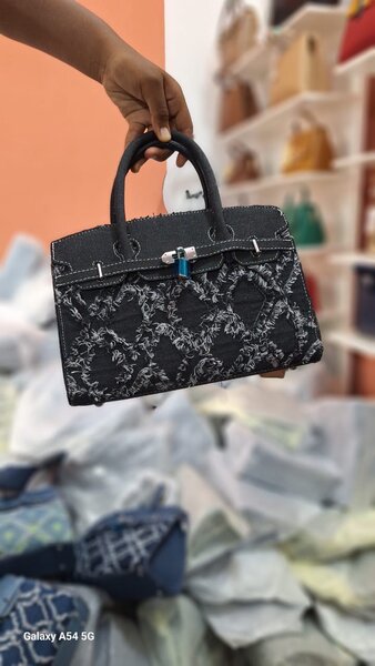 Sac à main en dentelle