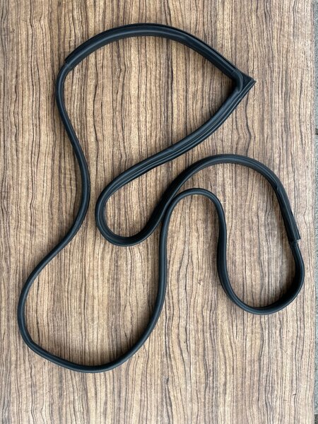 Уплотнители дверей передние Mercedes-Benz W210