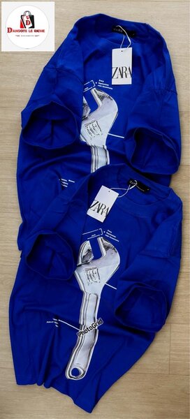 T-shirt bleu à imprimé clé