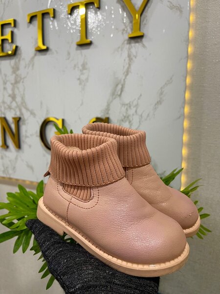 Girls boots
