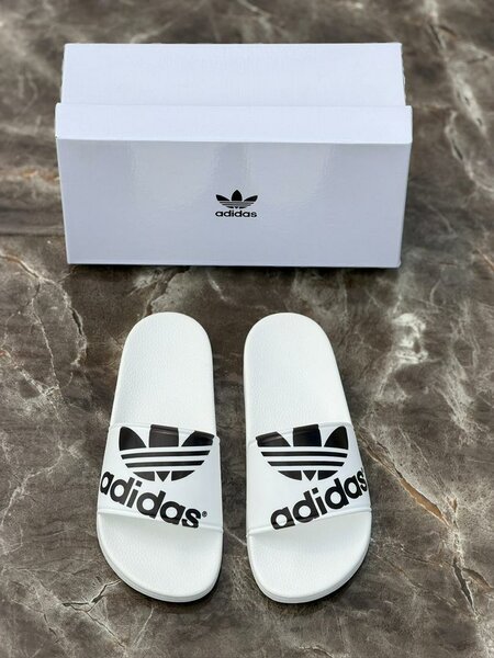 Claquettes Adidas blanches homme