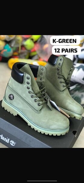 Bottes en cuir vert robuste