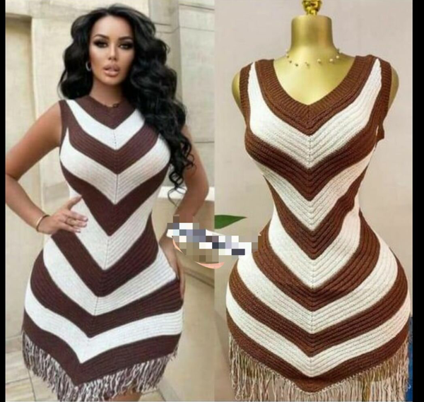 Robe tricotée élégante à rayures