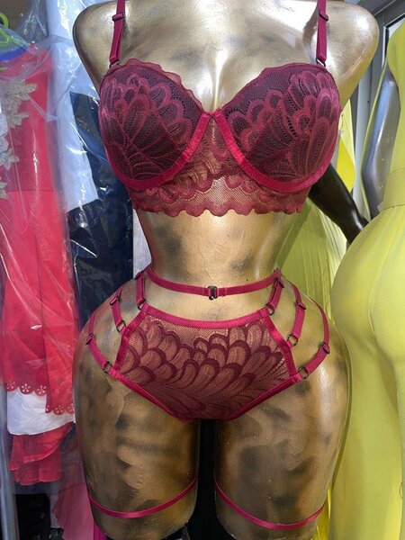 Ensemble lingerie dentelle rouge