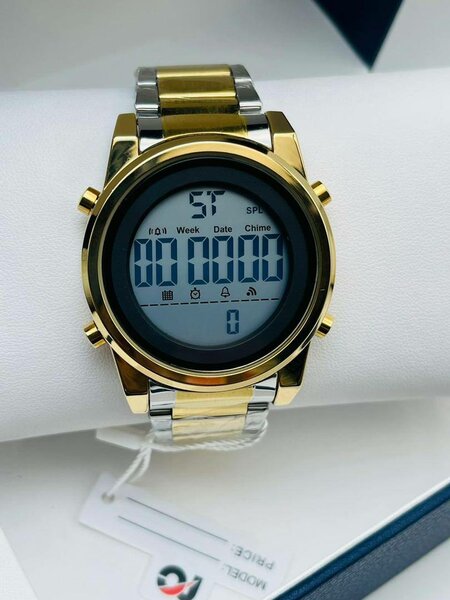 Montre digitale étanche élégante