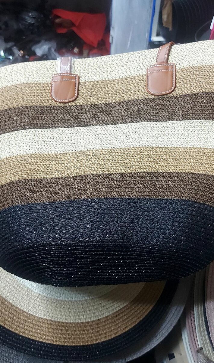 Ensemble chapeau et sac paille