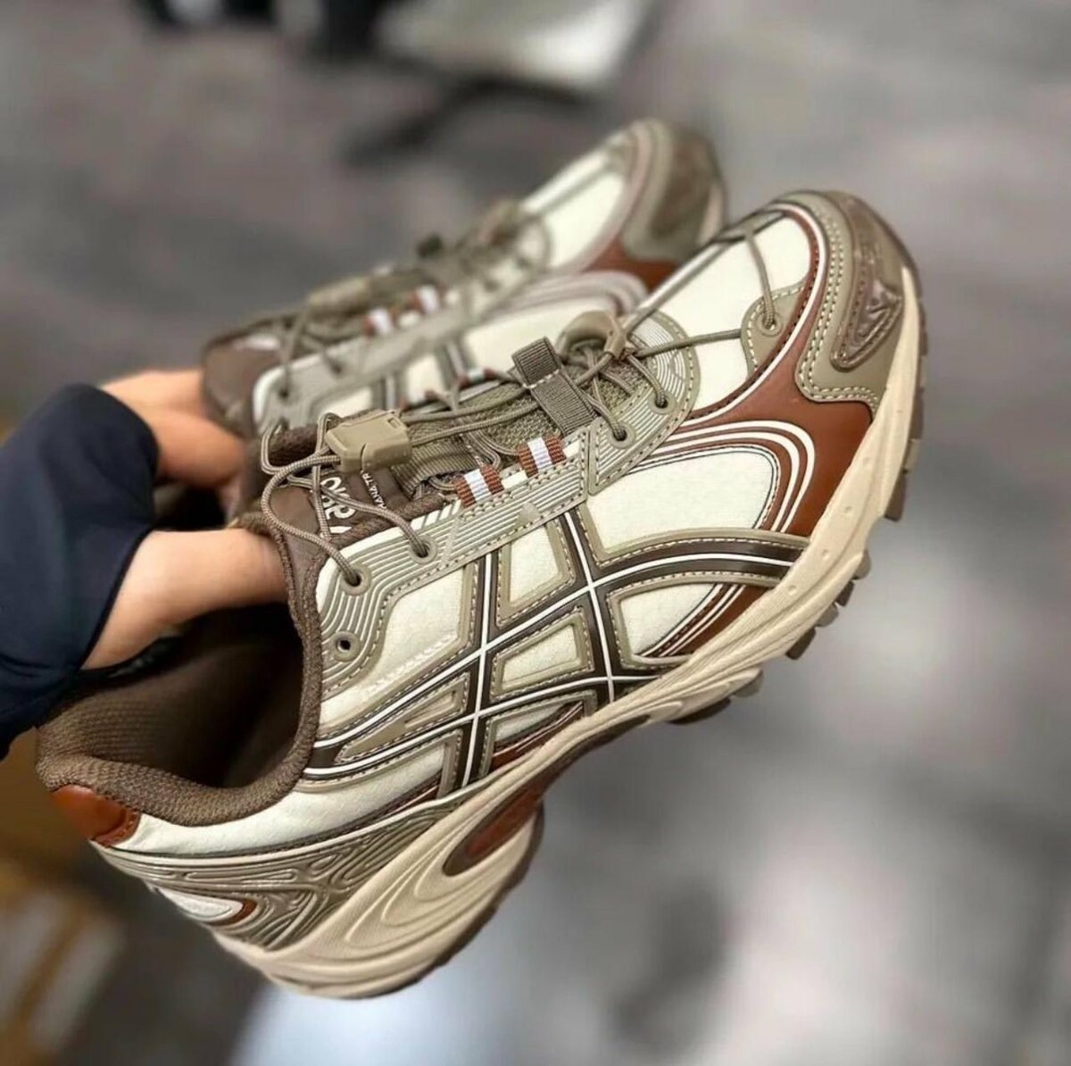 ASICS SNEAKER