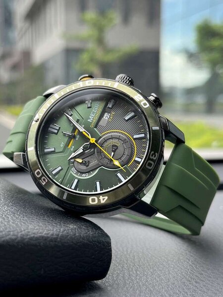 Montre sportive verte Megir