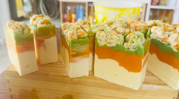 Savon artisanal coloré